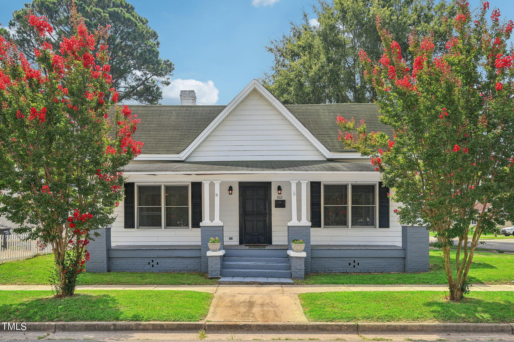 a view of front a house with a yard