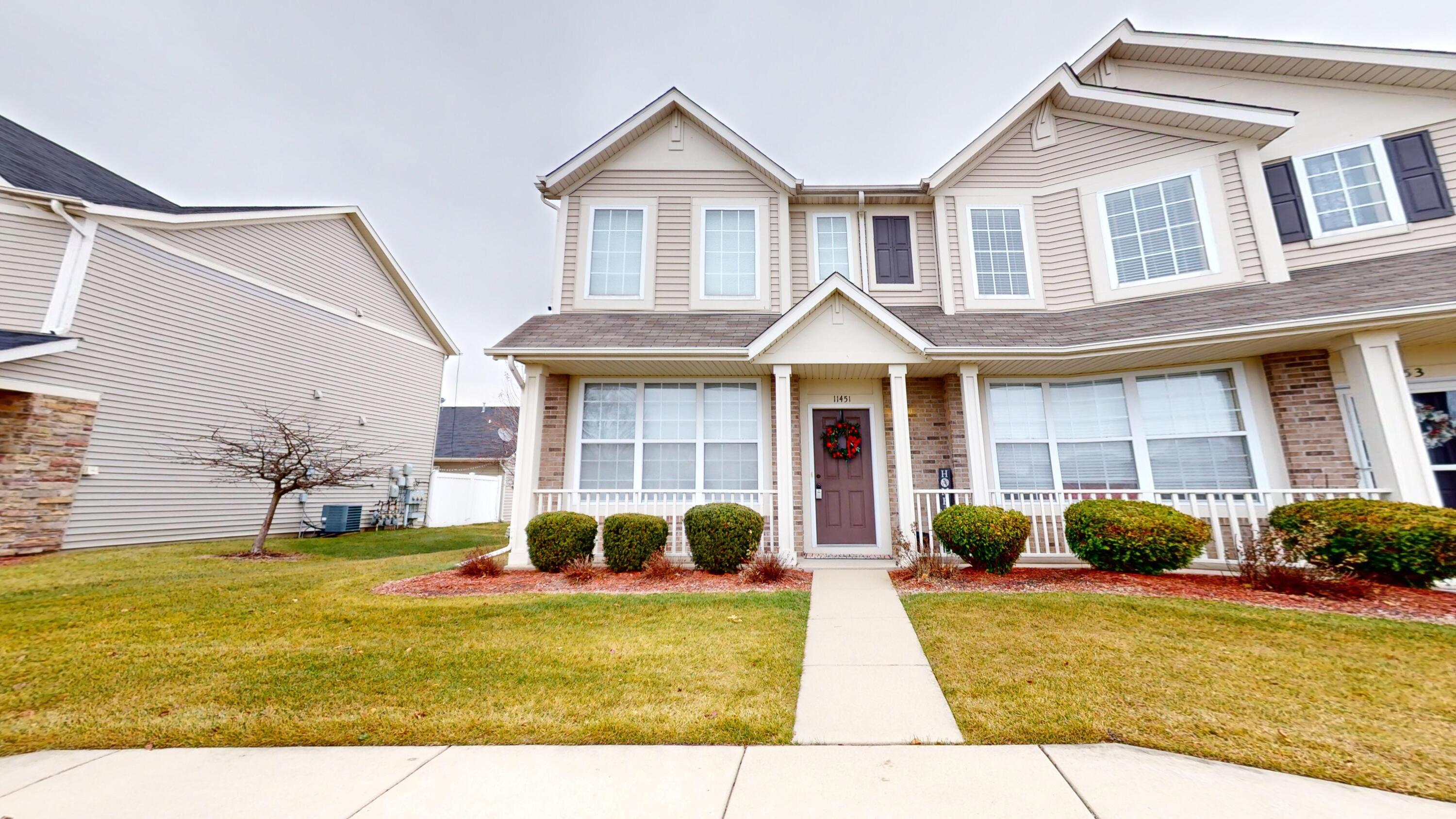 a view of a house with a yard