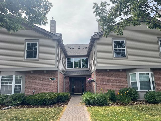 $260,000 | 1741 Eastwood Court, Unit 3 | Schaumburg