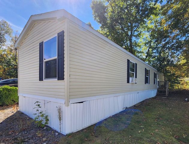 $139,900 | 1790 Massachusetts Avenue, Unit 10 | Lunenburg