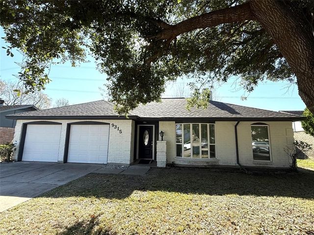 $289,000 | 9315 Twin Hills Drive | Braeburn Valley West