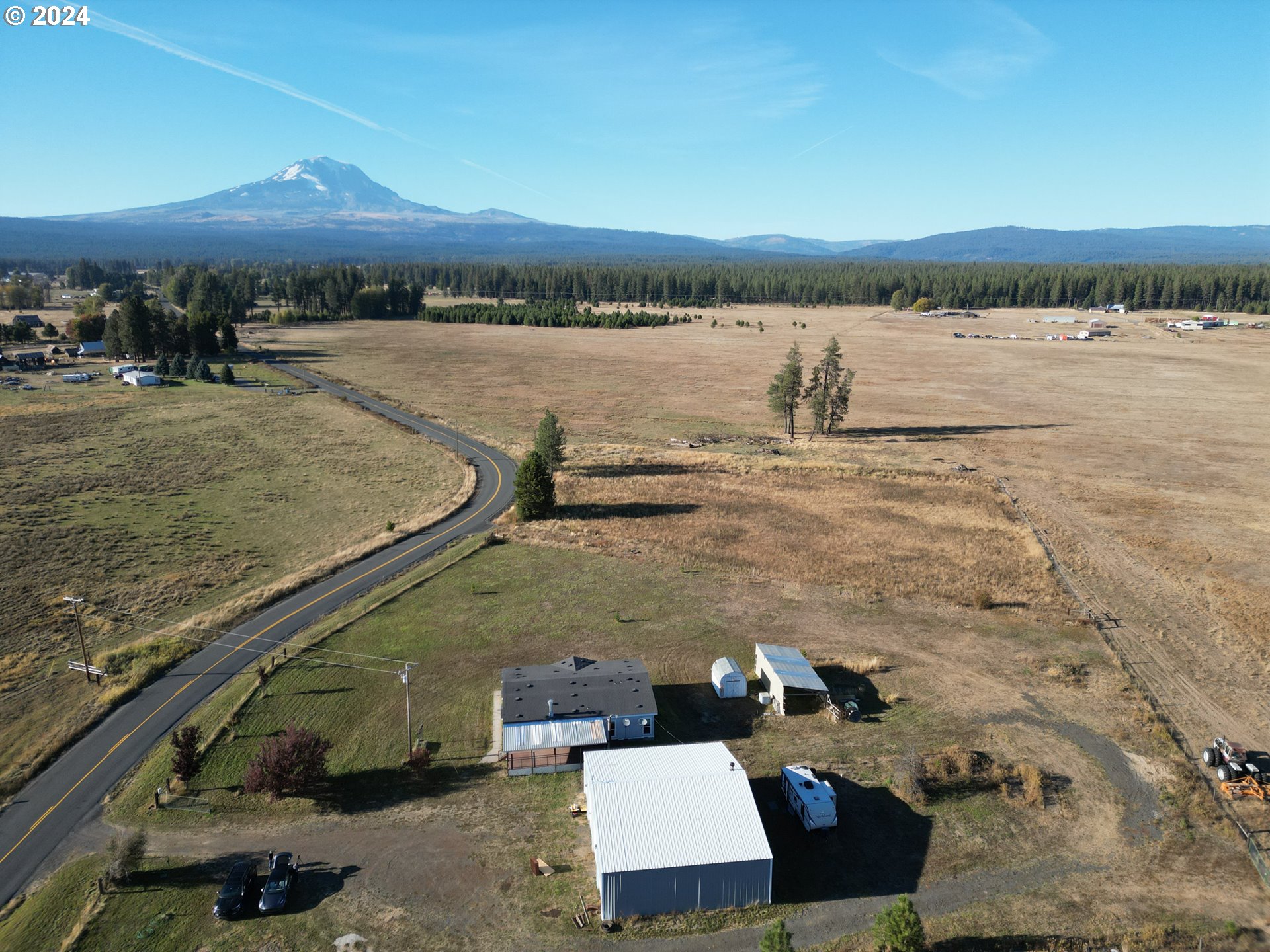 a view of outdoor space and city