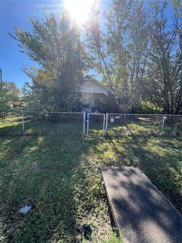 $300,000 | 812 Lindale Street | Northside Village