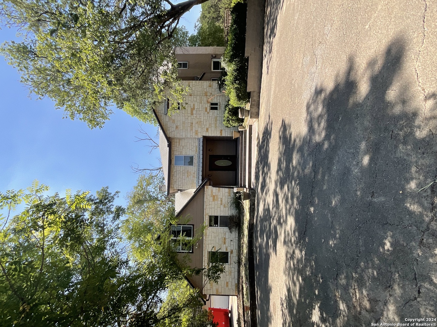 a bird view of a house with a tree