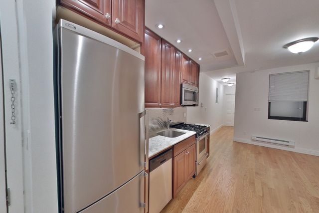 $4,050 | 749 9th Avenue, Unit 402 | Hell's Kitchen