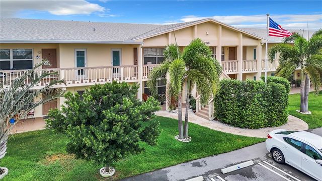 $349,000 | 708 Southeast 7th Avenue, Unit 14 | Cypress Lakes