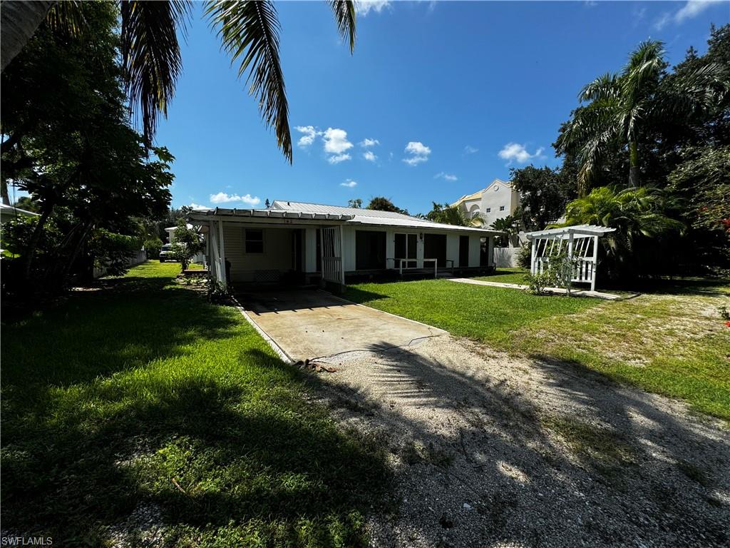 a view of house with a big yard