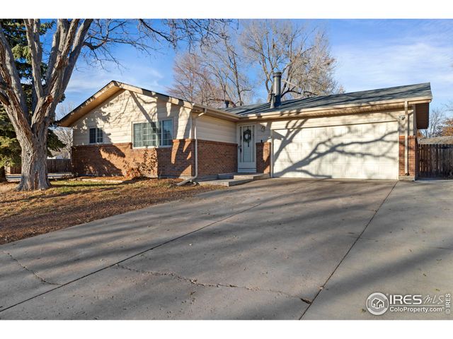 $455,000 | 1027 Cottonwood Drive | Windsor West