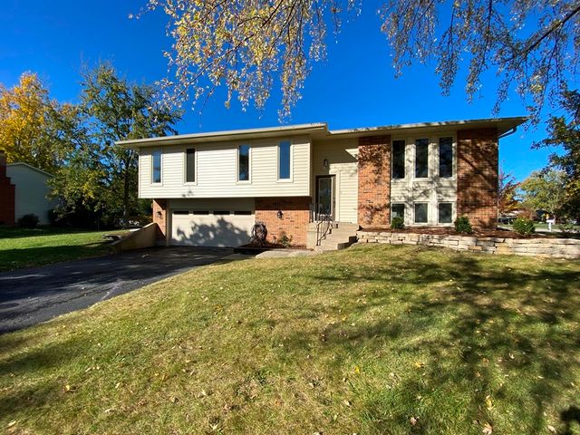 $349,900 | 350 Rockhurst Road | Bolingbrook