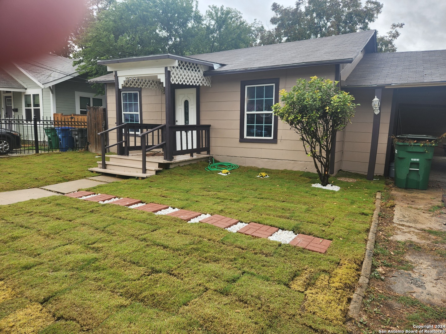 a front view of house with yard