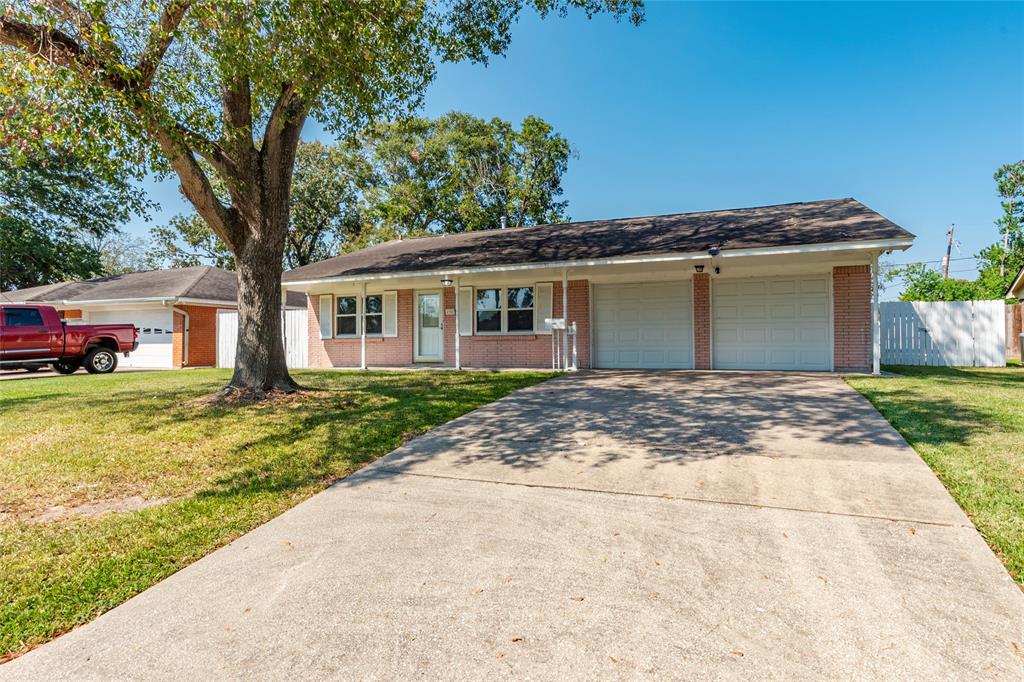 front view of house with a yard