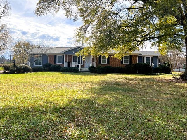 $340,000 | 8133 East Harrell Road | Oak Ridge