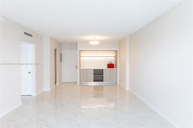 $298,000 | 400 Kings Point Drive, Unit 1222 | Sunny Isles Beach