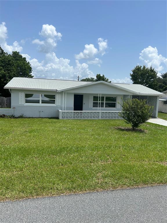 a view of a house with a backyard