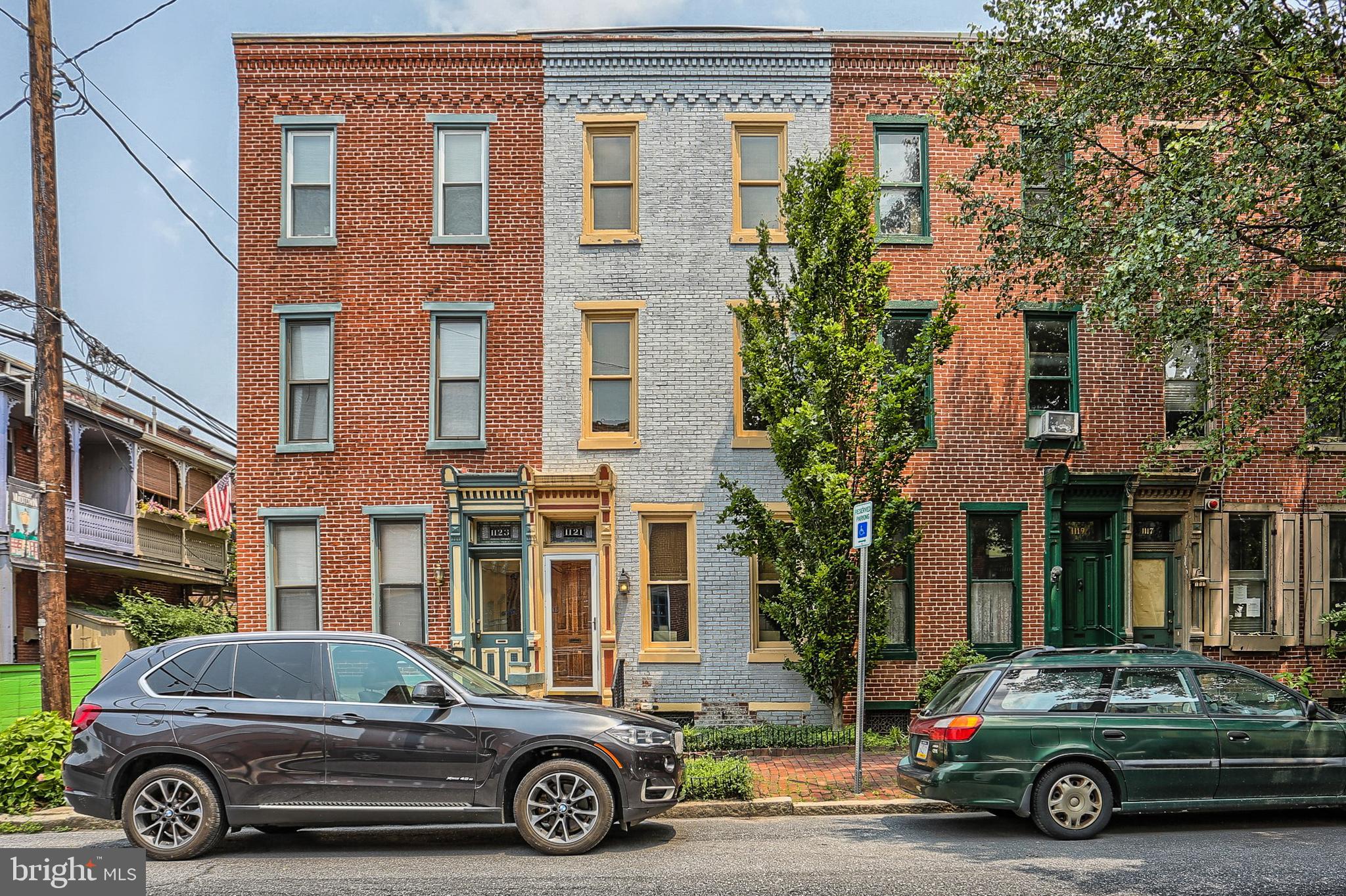 a car parked in front of a building