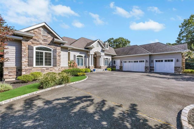 $2,499,000 | 6 Buttonwood Drive | Dix Hills