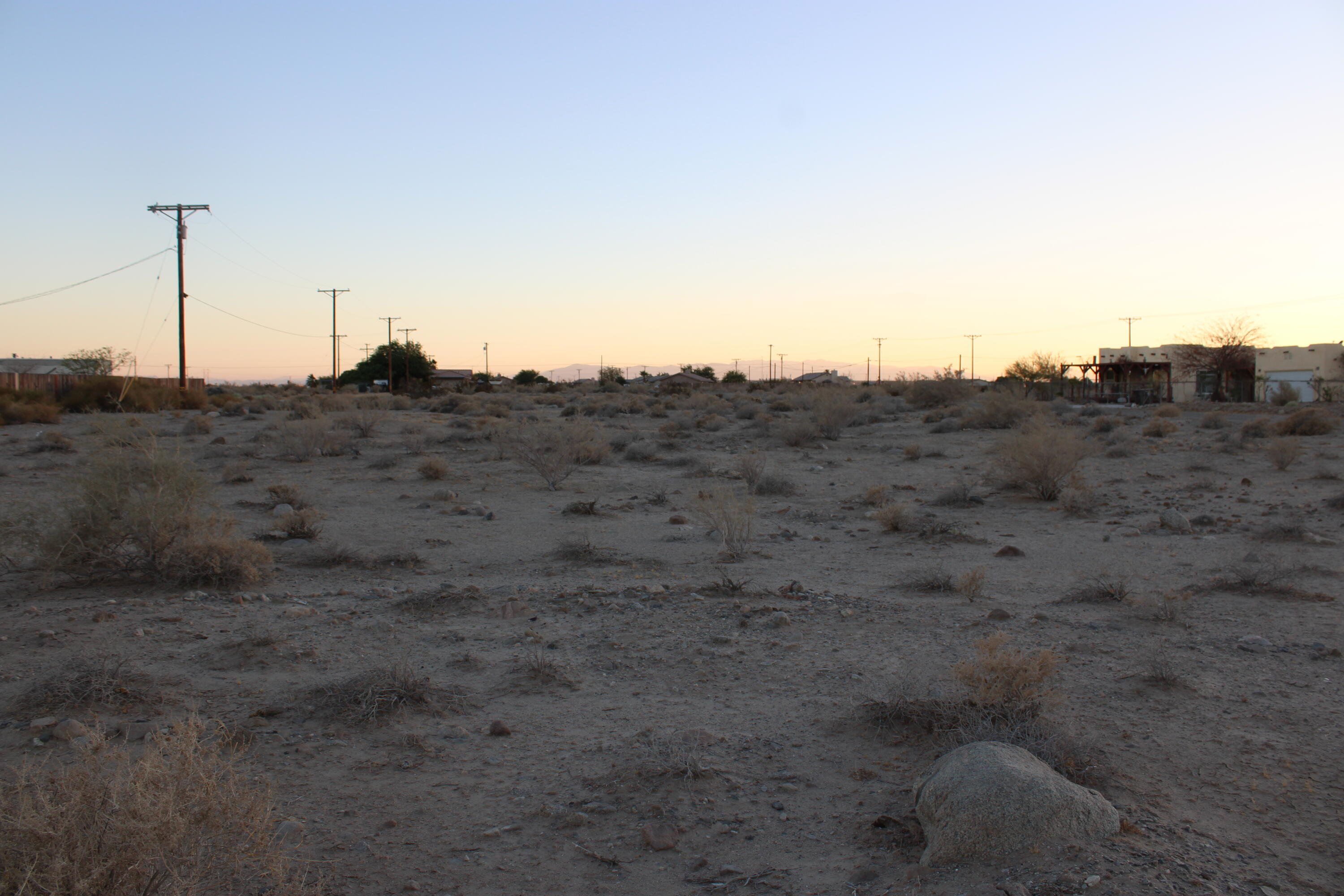 a view of a dry field