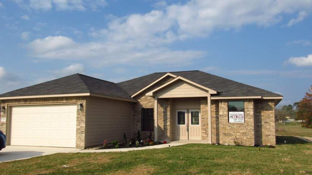 front view of house with a yard