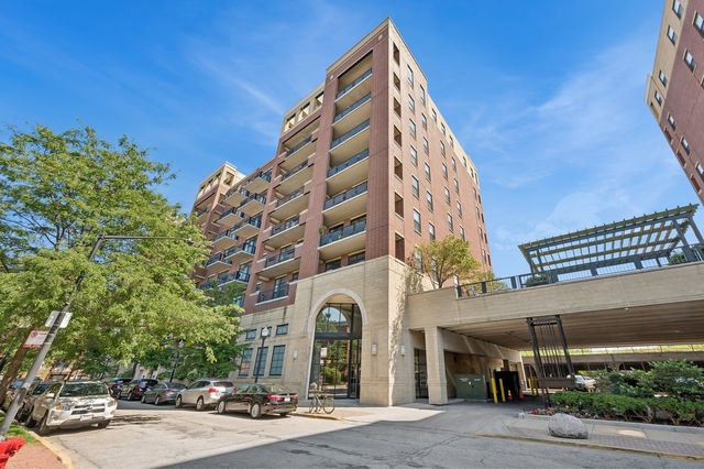 $369,900 | 811 West 15th Place, Unit 906 | University Village East