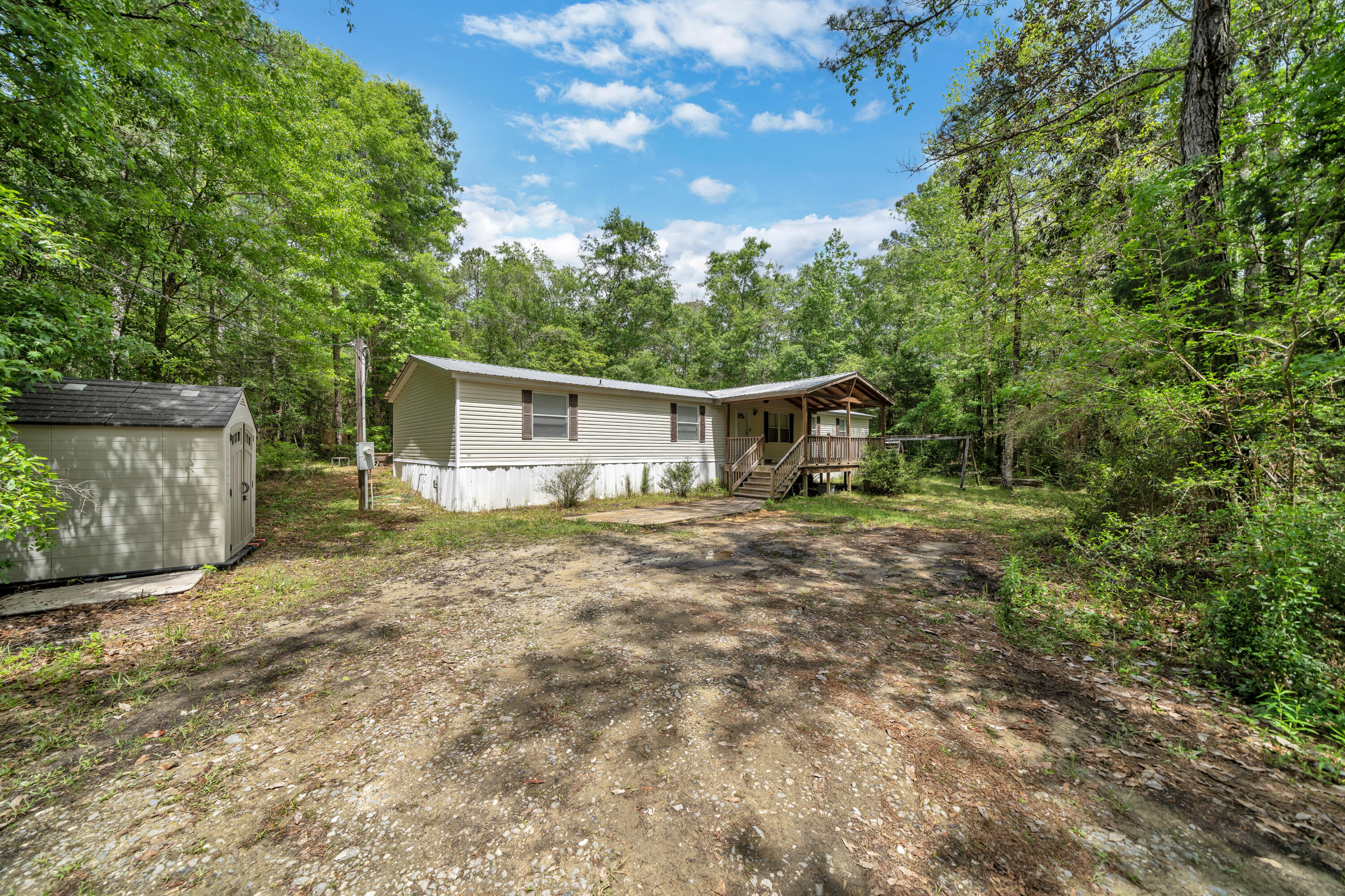 a view of a house with backyard and trees