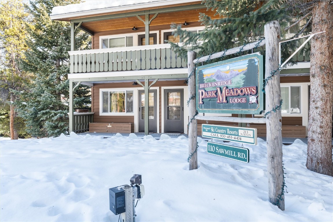 Welcome to Park Meadows 4B. A bright and charming 1 bedroom condo with increadible proximity to everything Breckenridge has to offer.