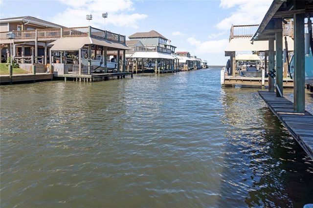 $449,000 | 1321 Bay | Crystal Beach