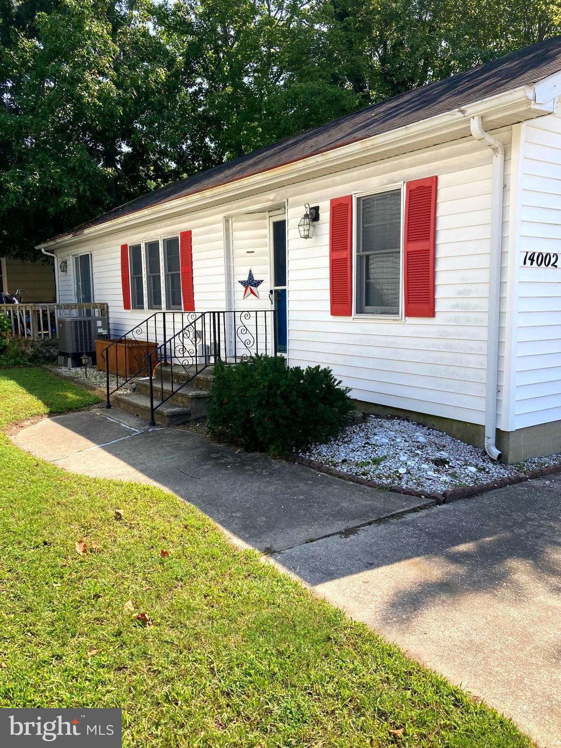 a front view of house with yard