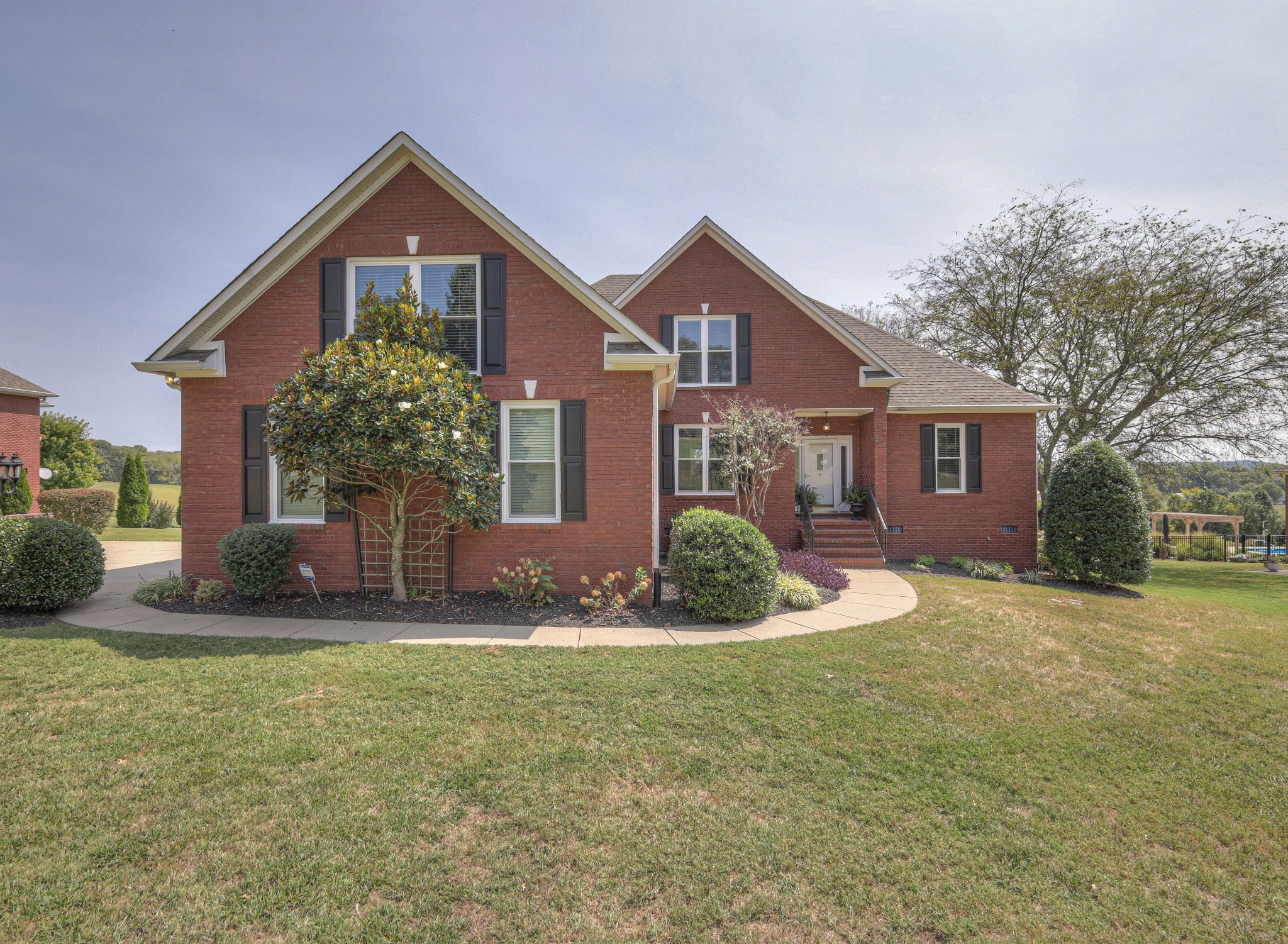 Welcome to 3020 Viewpointe Way in North Columbia!