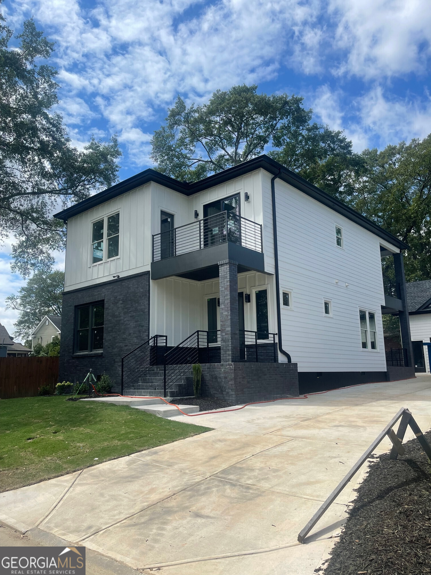 a house view with a outdoor space