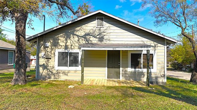 $169,000 | 611 East Clifton Street | Stephenville