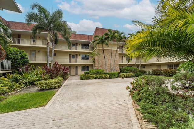 $230,000 | 5540 Tamberlane Circle, Unit 321 | Palm Beach Gardens