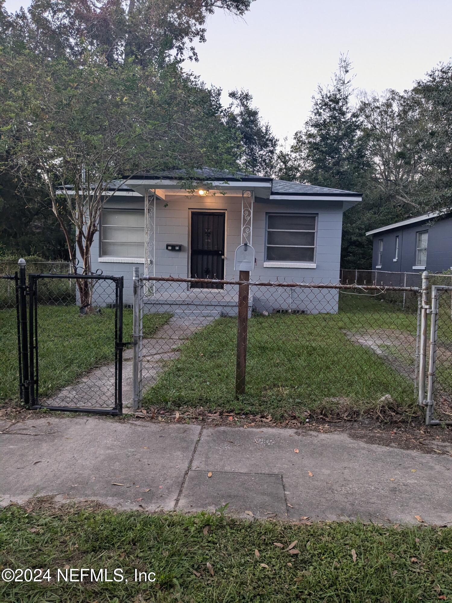 a view of a backyard of the house