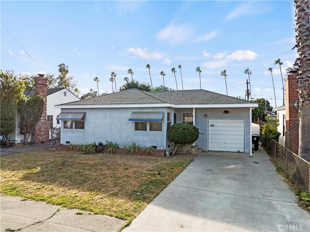 a view of a house with a yard and garage