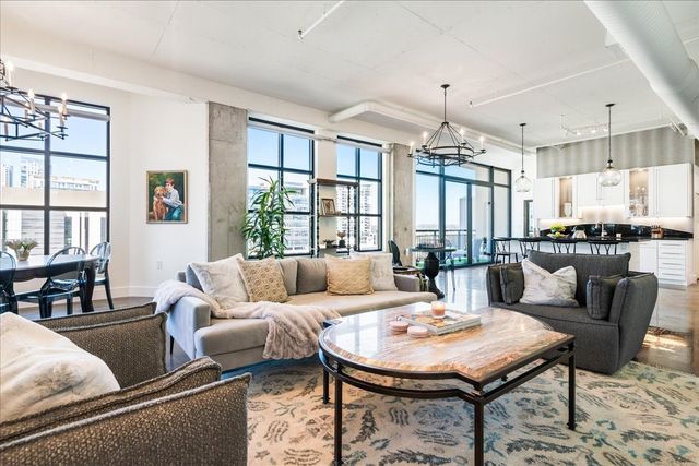 $1,450,000 | 311 West 5th Street, Unit 902 | Warehouse District