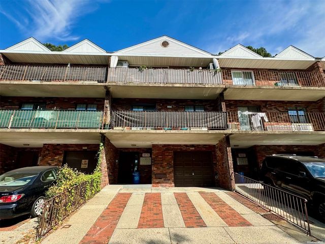 $438,000 | 68-05 242nd Street, Unit 31C | Douglaston