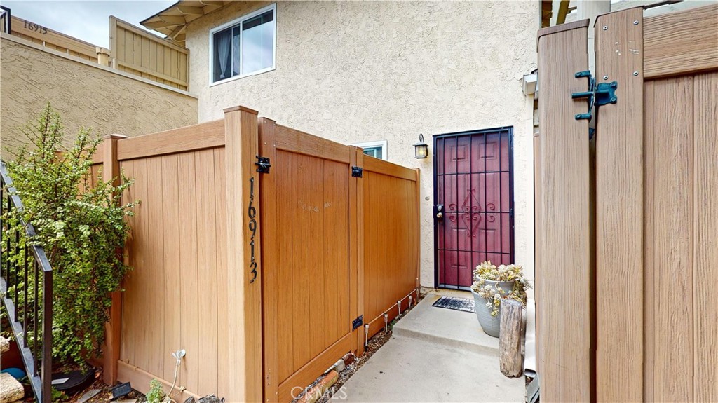 a view of a house with a outdoor space