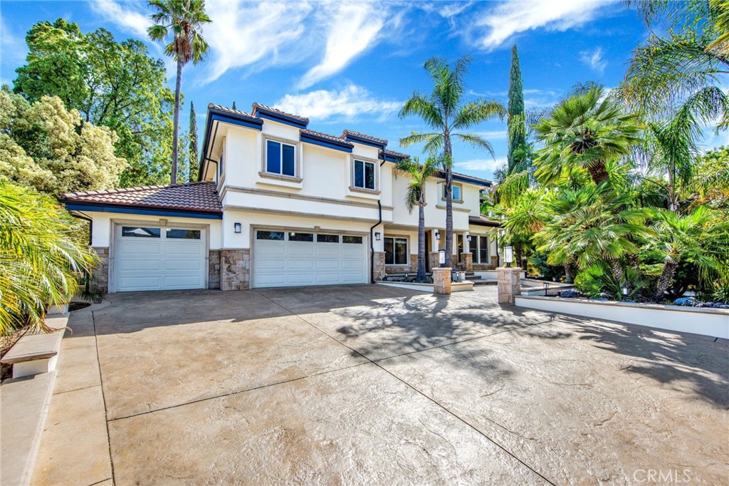 a view of a house with a yard and plant