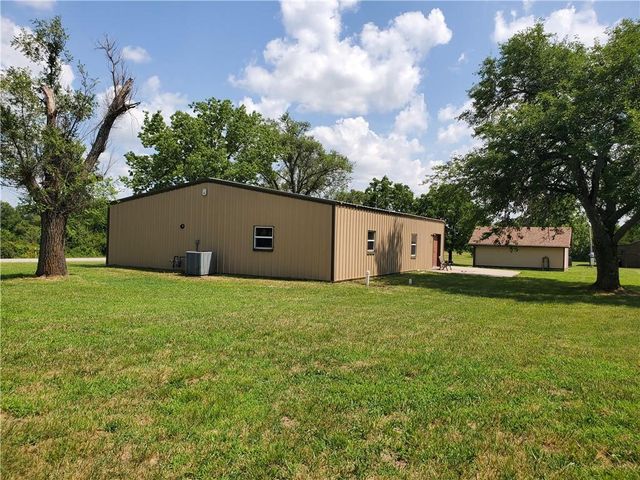 $450,000 | 804 Highway 3, Unit N/A | Marion Township - Bourbon County