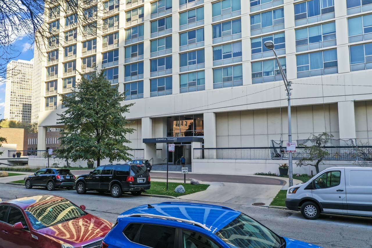 a car parked in front of a building