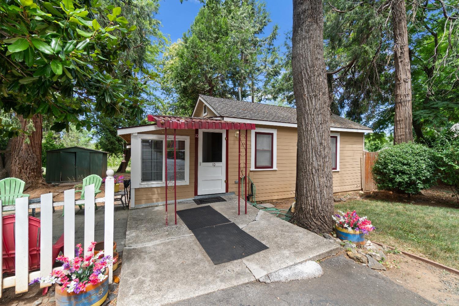 a front view of house with yard