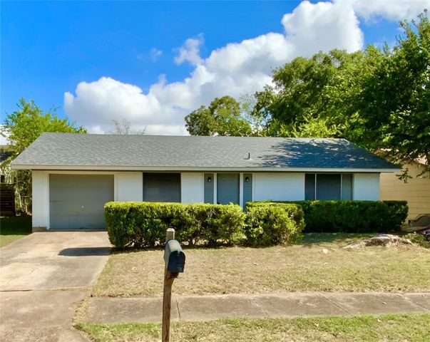 $314,900 | 104 East Starling Drive | North Lamar