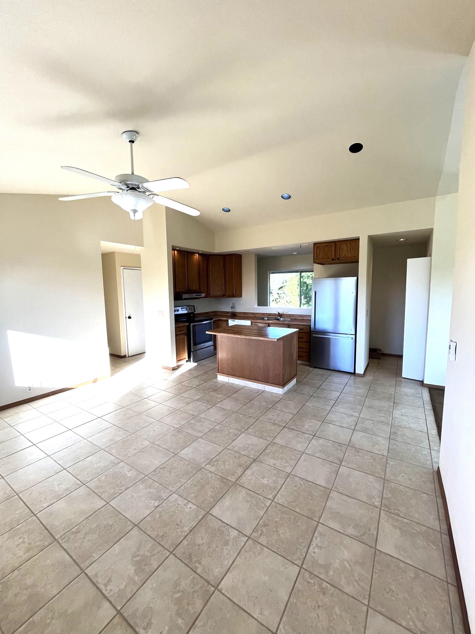 a view of a livingroom with furniture and a ceiling fan