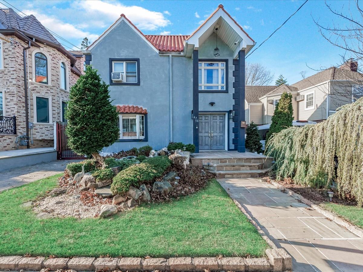 View of front of house with a front lawn