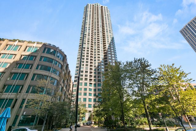 $539,000 | 400 North LaSalle Drive, Unit 2302 | River North