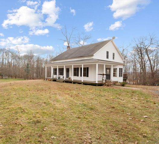 $450,000 | 7 Trowbridge Road | East Haddam