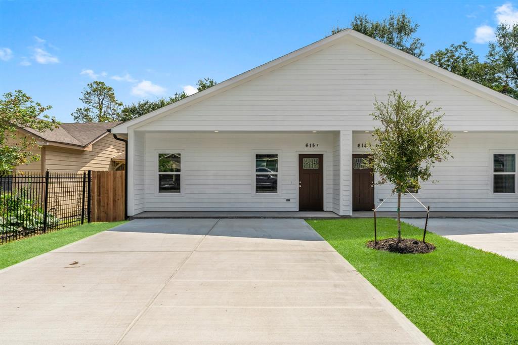 a front view of house with yard