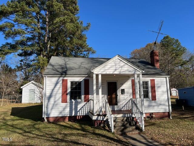 a view of a house with yard