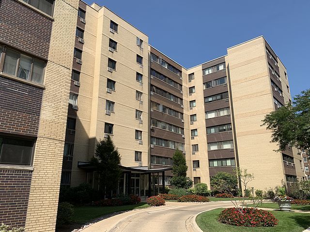 $82,000 | 6300 North Sheridan Road, Unit 112 | Edgewater Beach