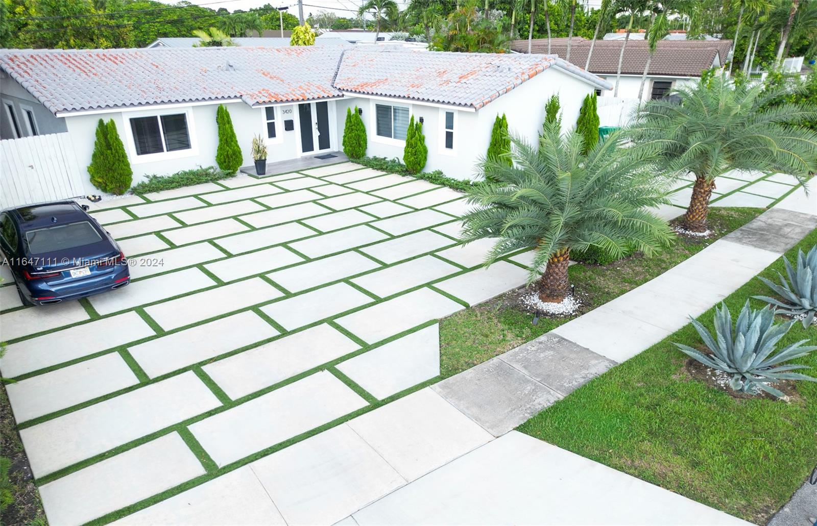 a view of a house with a yard