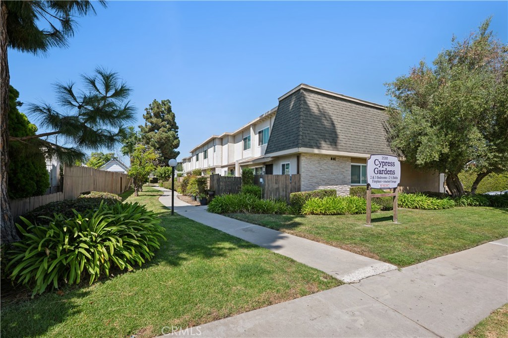 a view of a house with a yard and plants